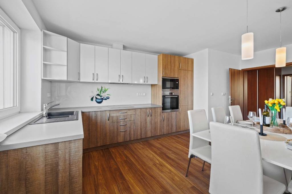 REZERVOVANÉI Predaj 5 - izb.dom v obľúbenej lokalite Ivanka - 5