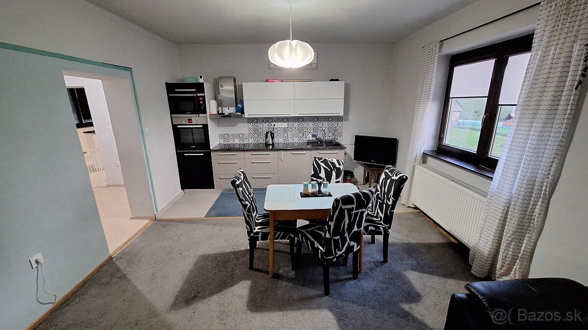 Rodinný dom na samote blízko jazera + 2,4 ha pôdy - 5