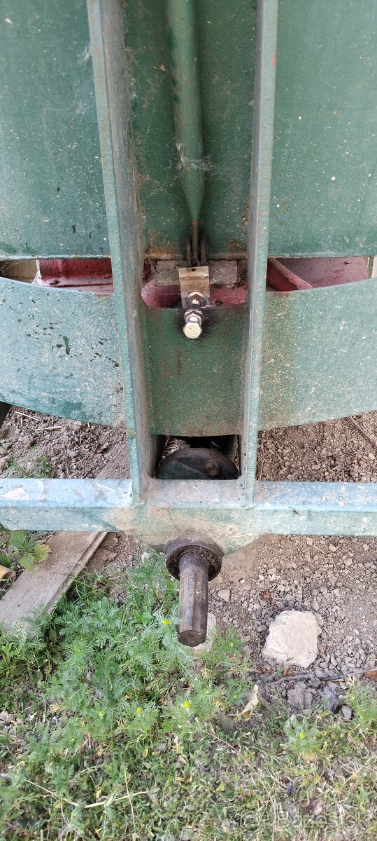 Rozmetadlo umelých hnojív.piesku - 5