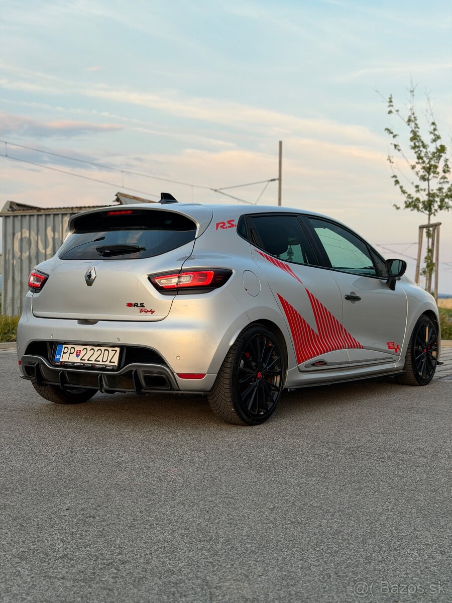 RENAULT CLIO RS TROPHY AKRAPOVIČ - 5