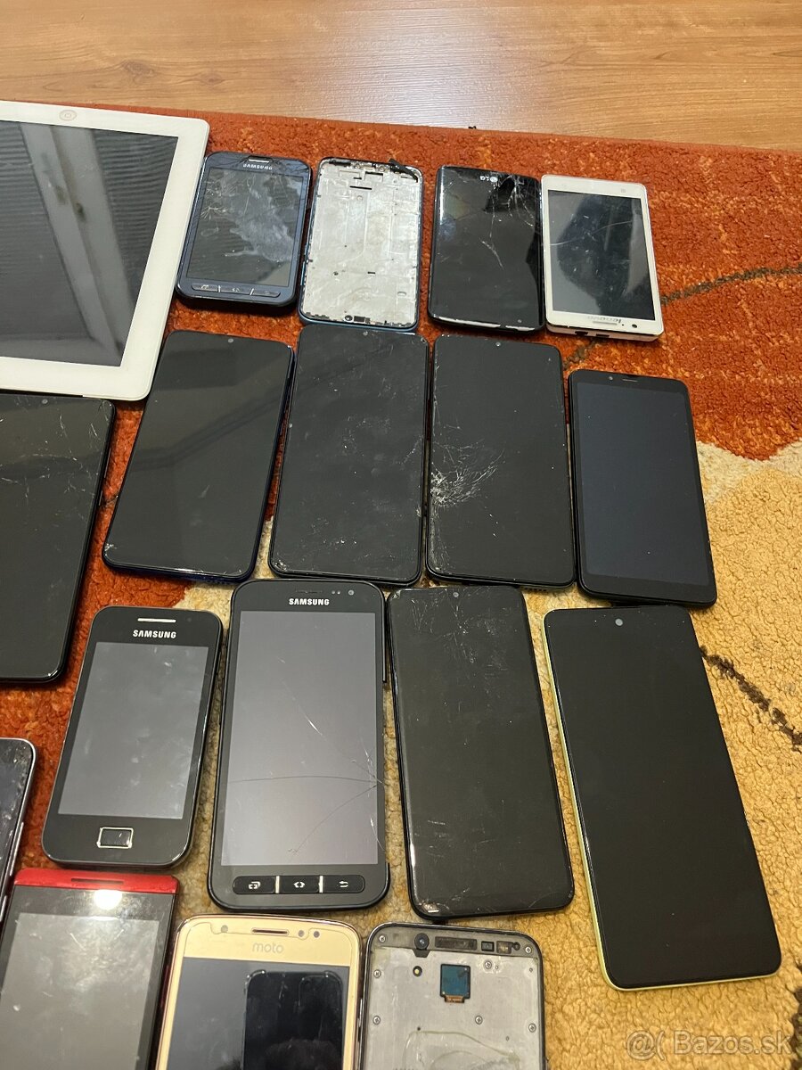 Predám 22 telefonov + tablet - 5