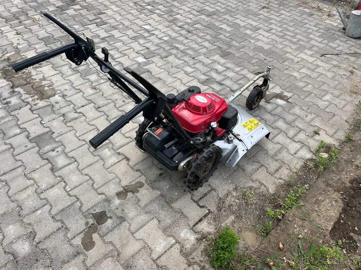 Predám profesionálnu kosačku Honda UM536 - 5