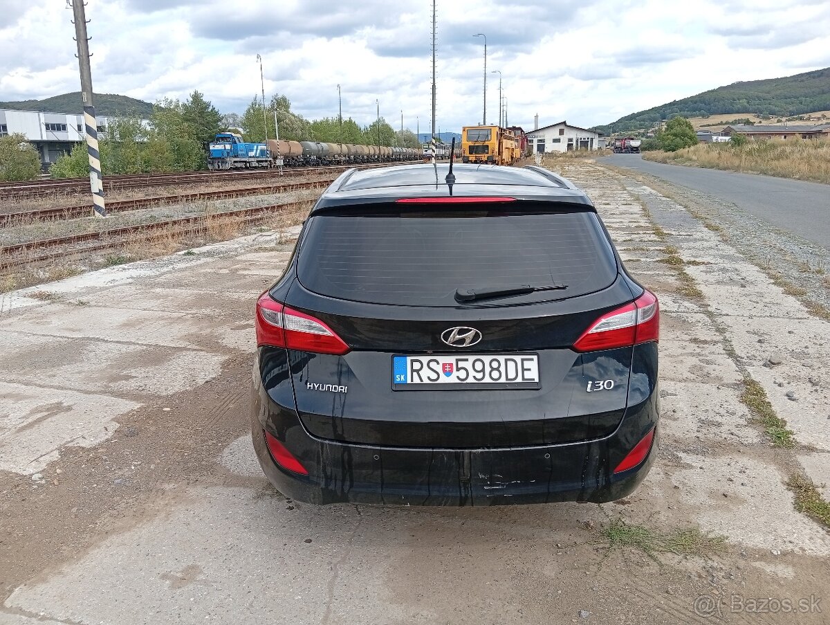 Predám hyundai i30 CW r.v2016 - 5