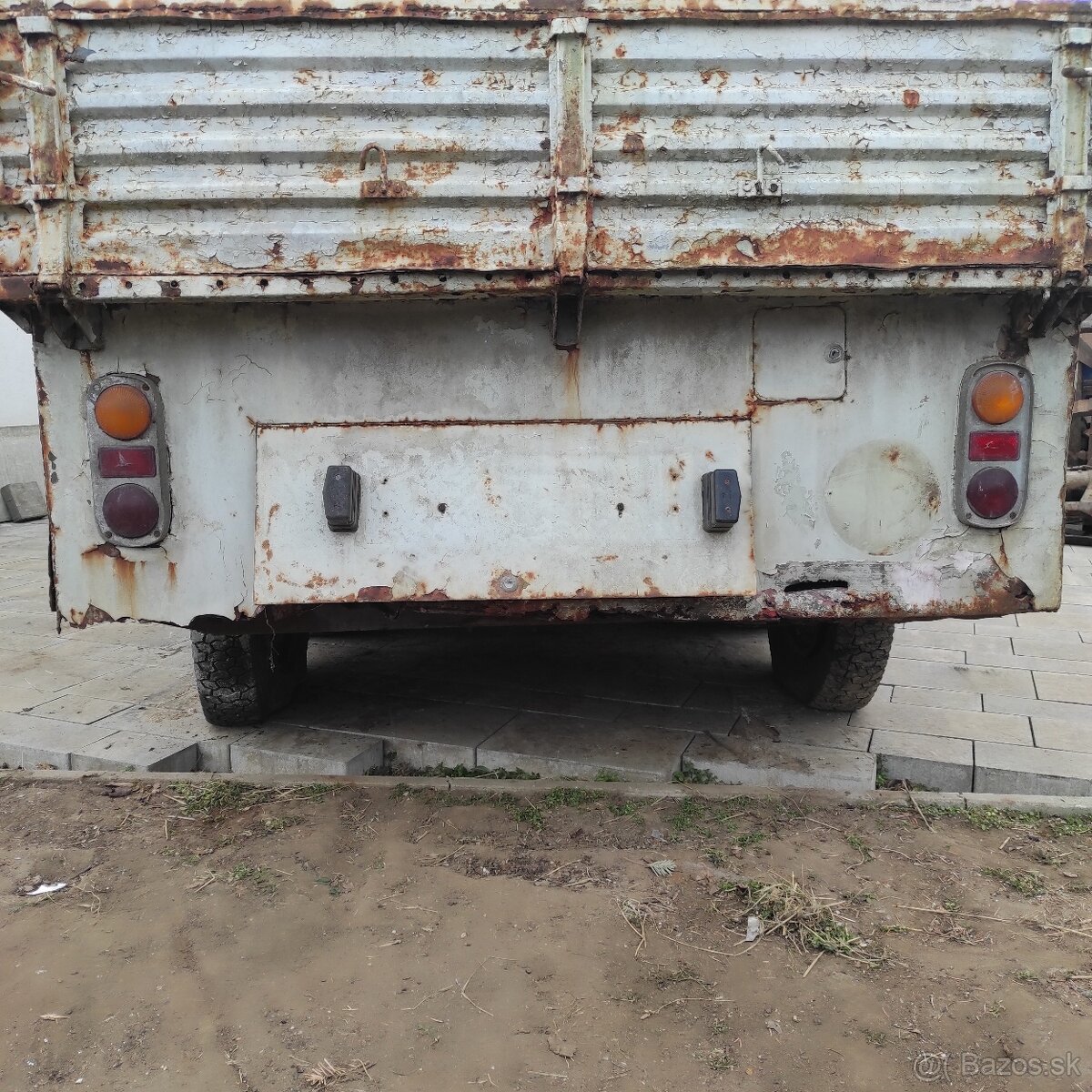 Trojnapravový valník-motor Mercedes - 5