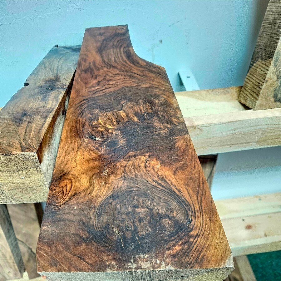 Drevo na pažbu_turecký orech - 5