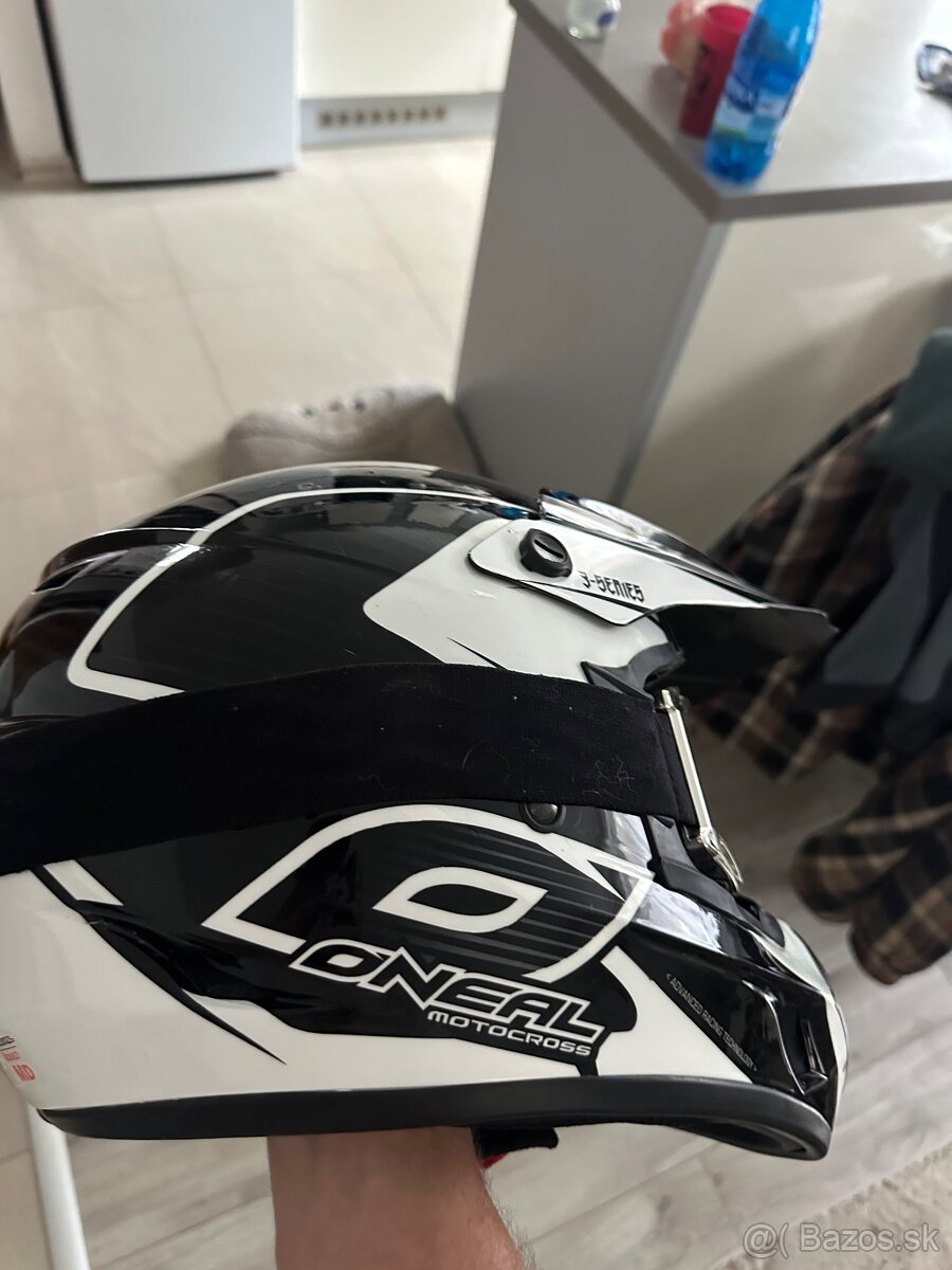 predám prilbu na enduro - 5