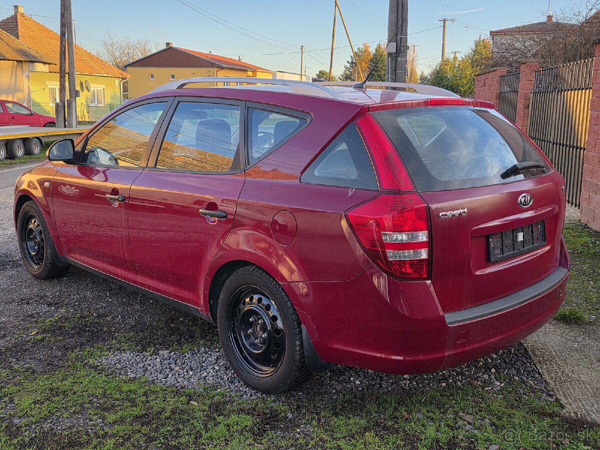 Kia Ceed SW 1.6 16V • Benzín • 85kw • Mod. 2010 - 5