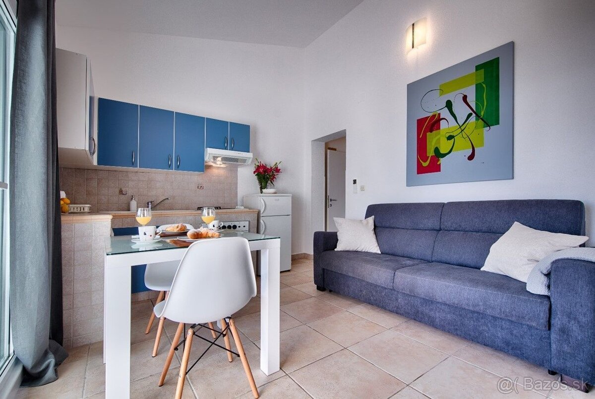 Predaj, novozrekonštruovaný dom s 3 bytmi, Vis, 100 m od mor - 5