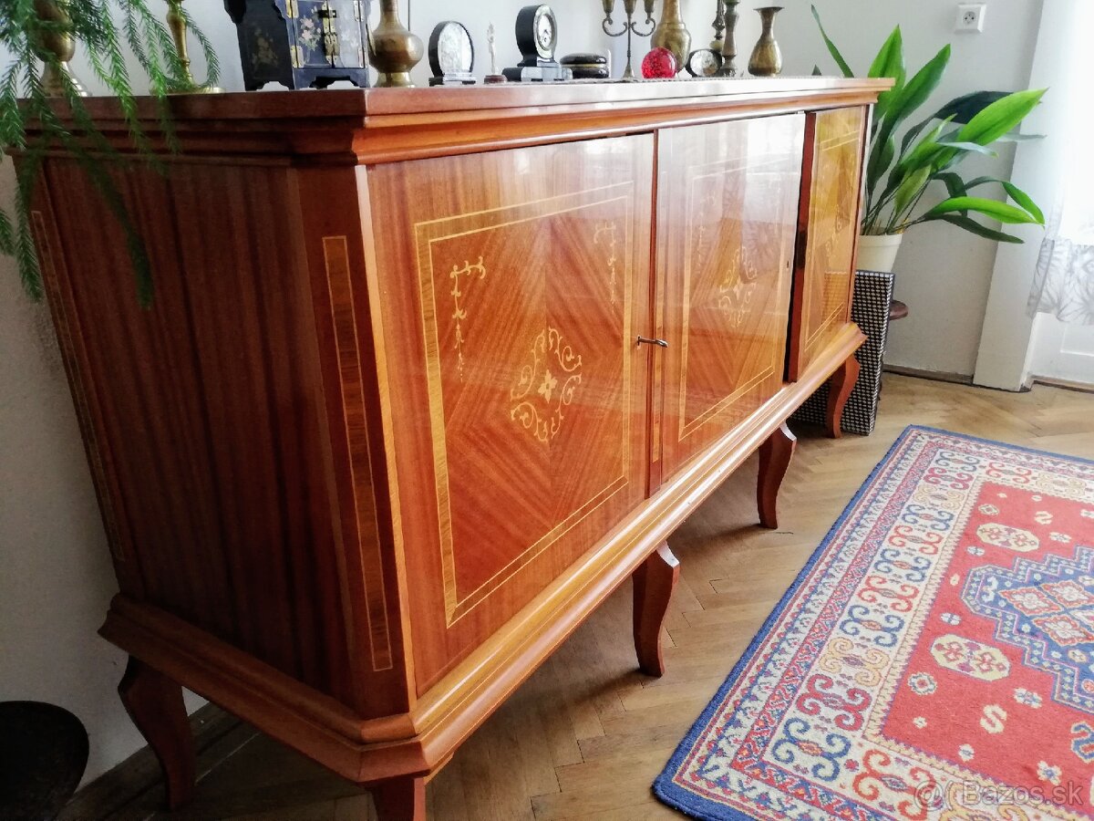 Jedálenská suprava
- 5