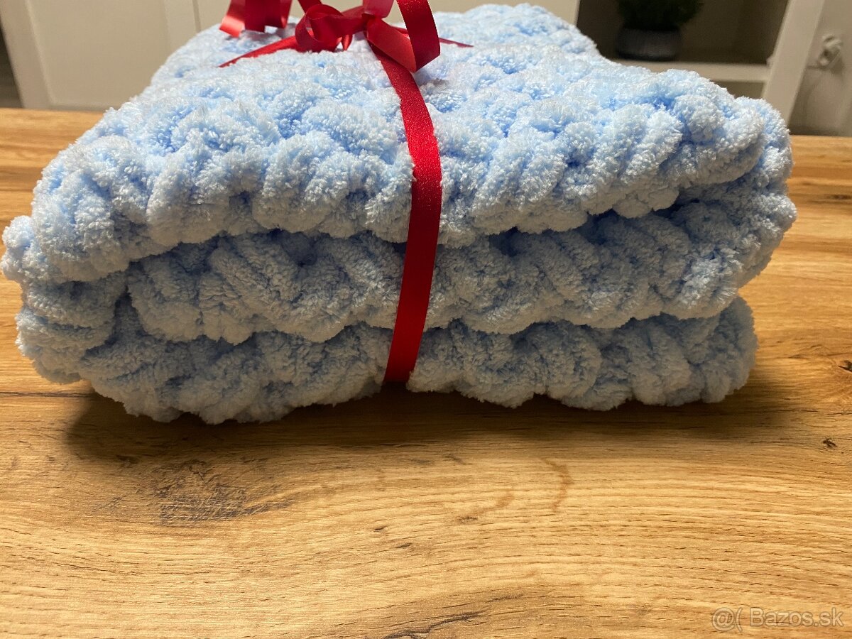 Háčkovaná baby blue (modrá) deka z jemnej eco vlny - 5