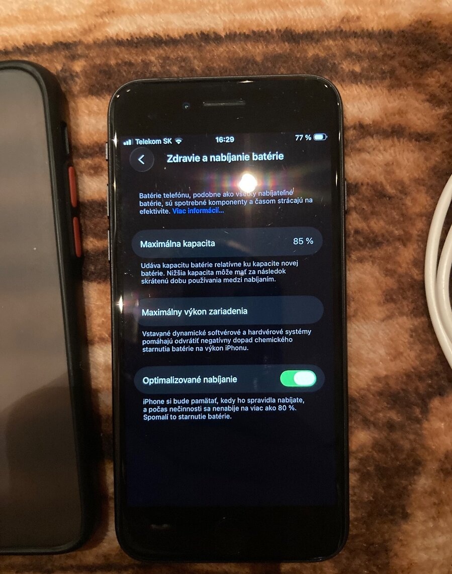 Apple iPhone SE 2020 128GB s príslušenstvom - 5