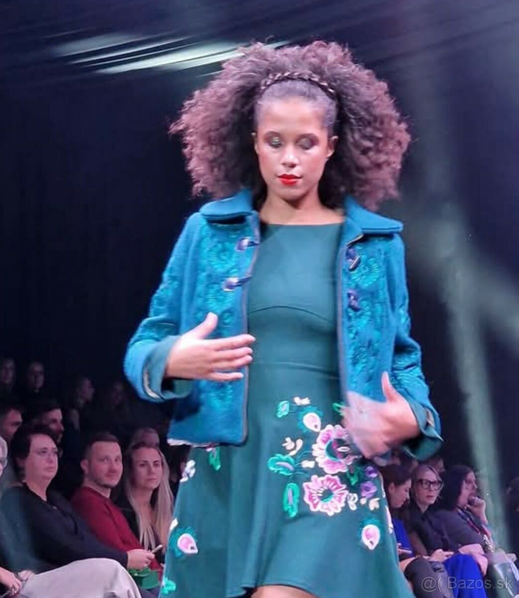 Vyšívaný kabátik zn. Jaroslava Wurll Kocanová - 5