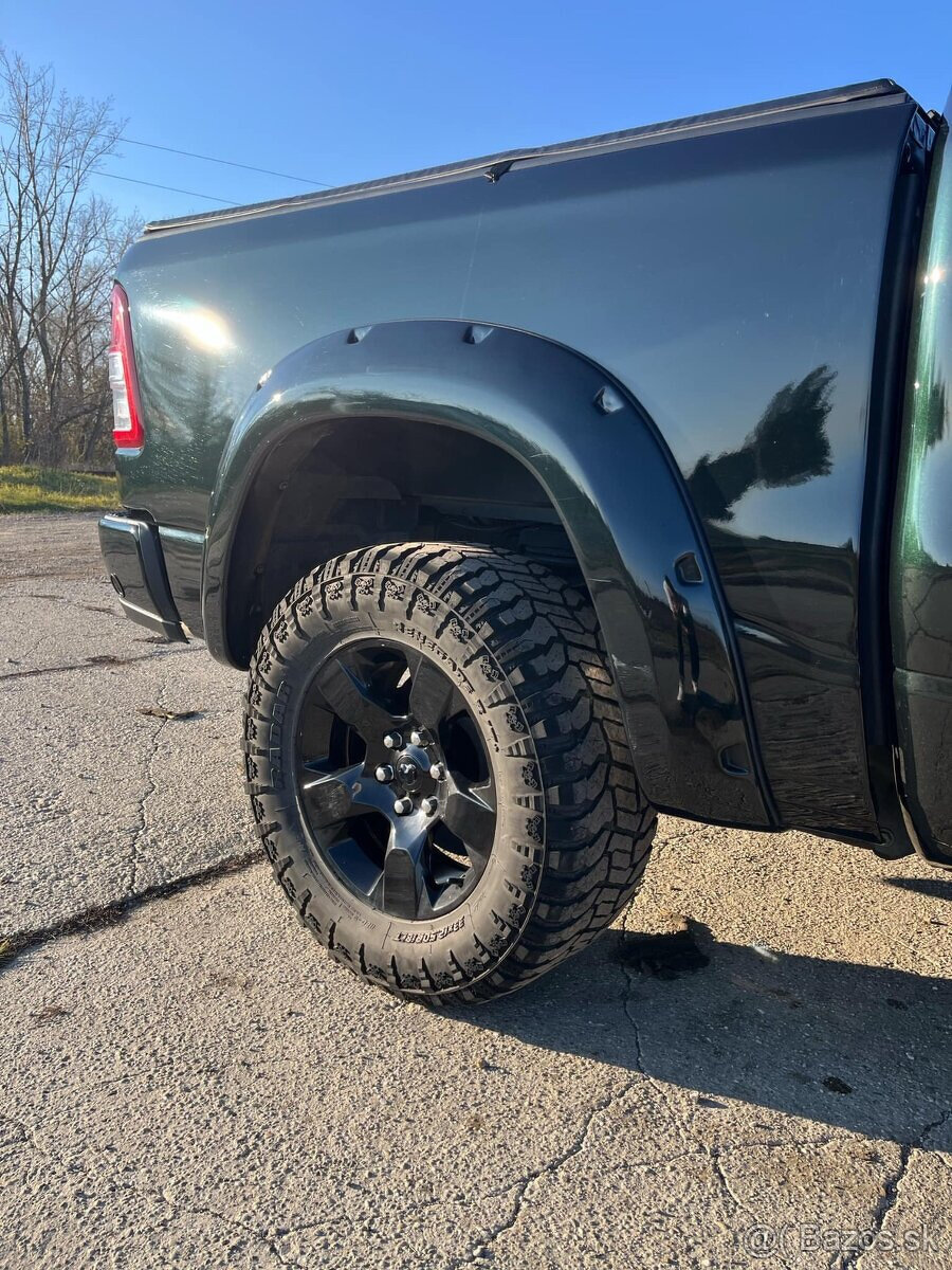 RAM 1500 BIG HORN HEMI 5,7 L + LPG