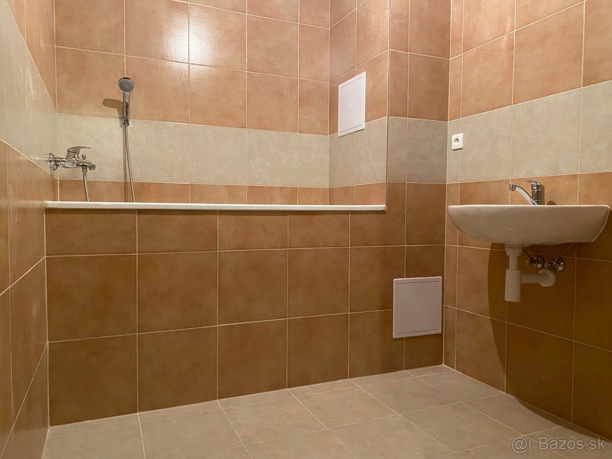 rekonštrukcie kúpeľní, výmena obkladu, pokládka dlažby - 5