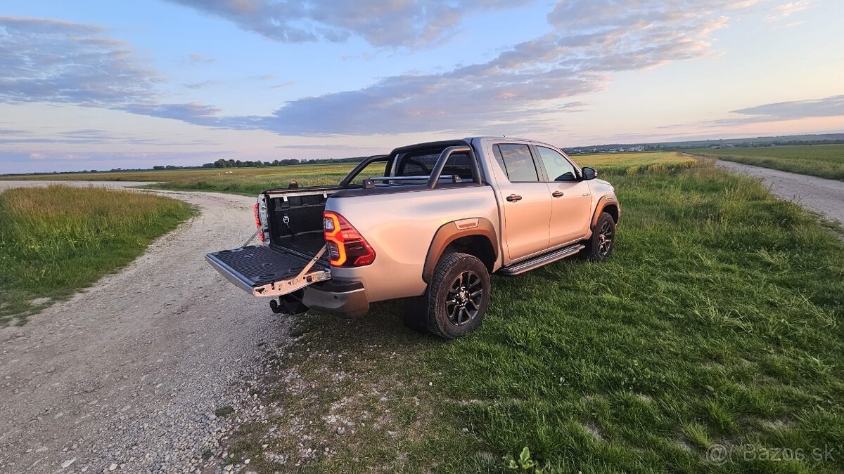 Toyota Hilux DC 2.8 I Invincible 4x4 A/T