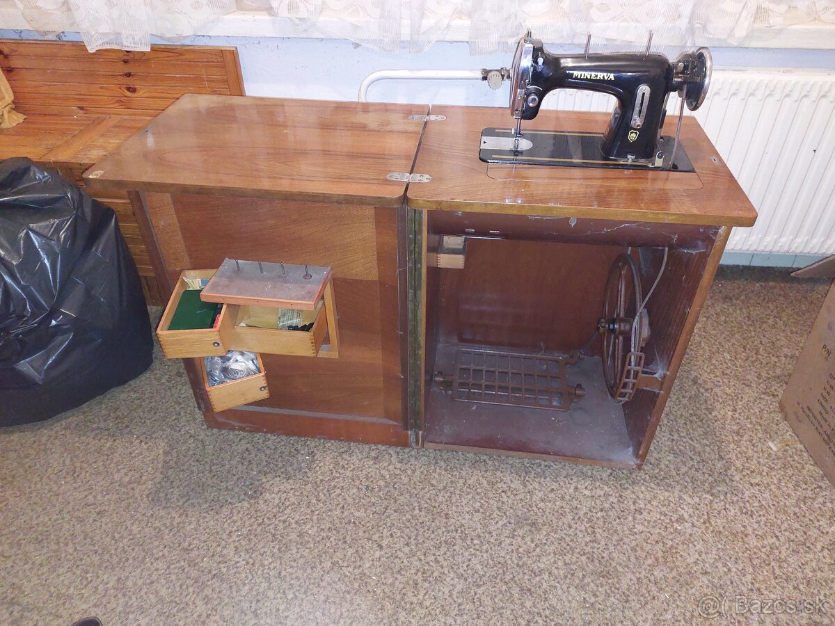 Manuálny šijací stroj Minerva - 5