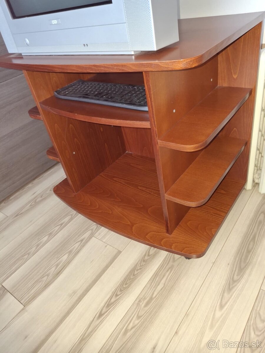 Stolík aj pod televízor - 5