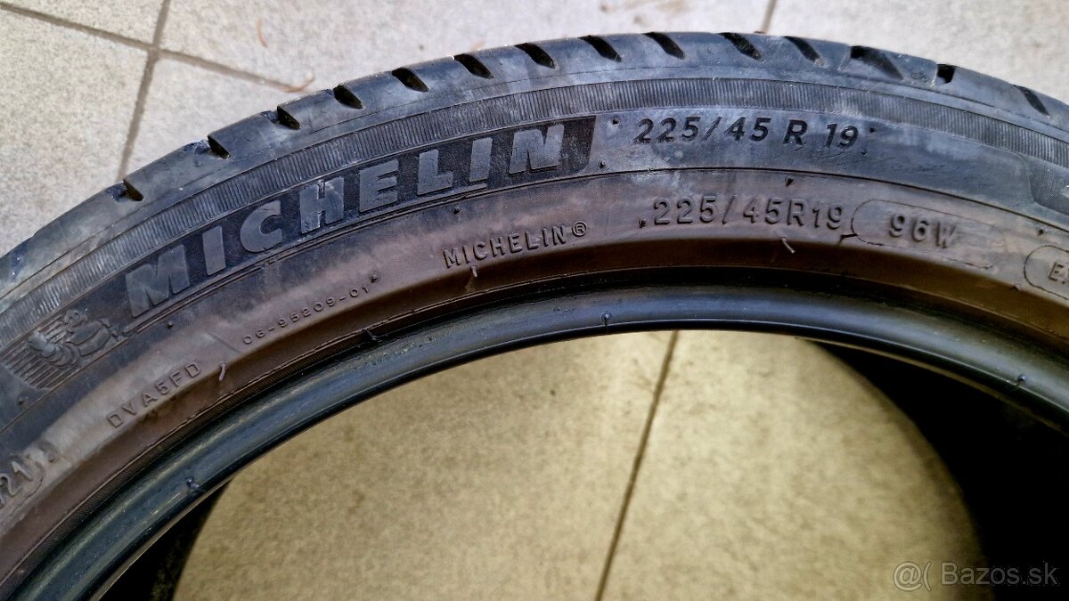 225/45R19 Michelin Primacy 4 - 5