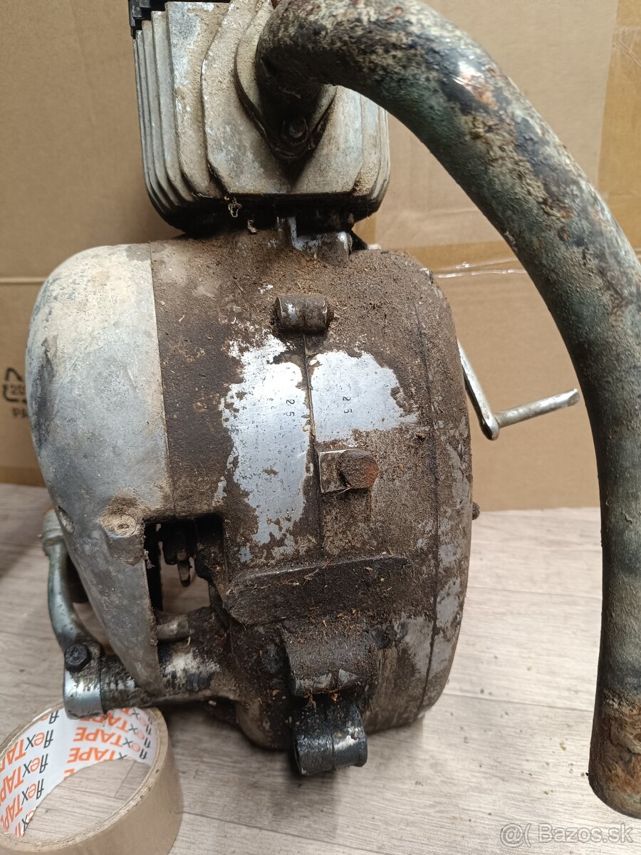 Motor Jawa pionier 05 + orig. Štítok DE - 5