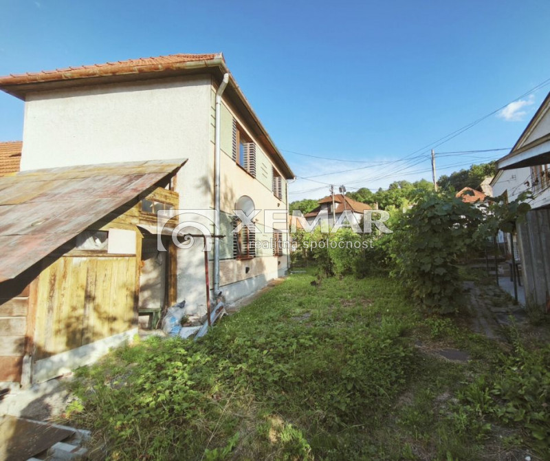 Na predaj 6-izbový rodinný dom v obci Veľké Straciny - 5