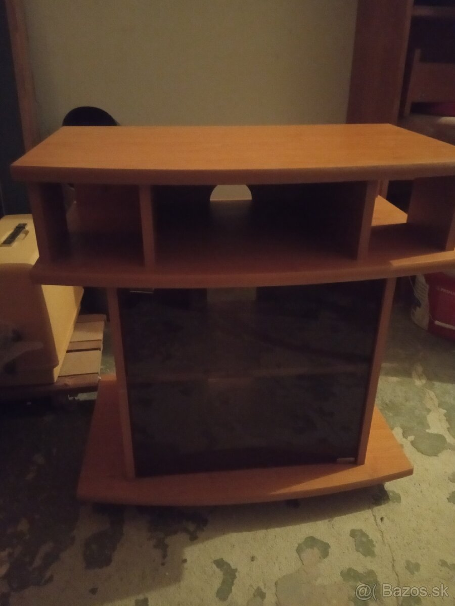 Dizajnová skrinka a poschodová posteľ. - 5