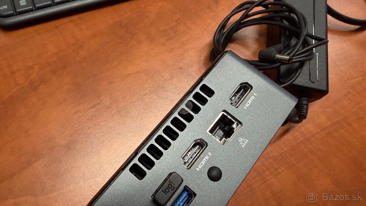 Intel NUC 7 Essentials Kit + Logitech Touch Keyboard K400 - 5