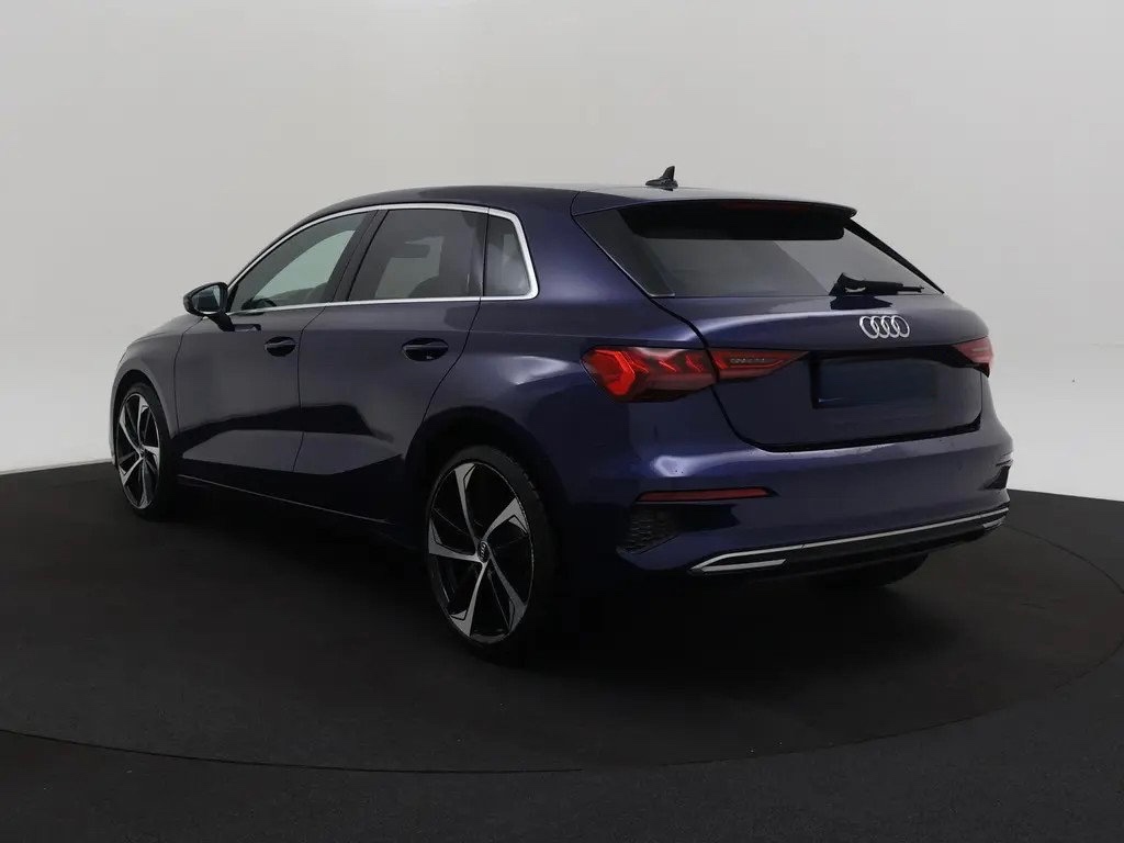 Audi A3 30 TFSI Business - Benzín - Ručná - 110 hp - 5