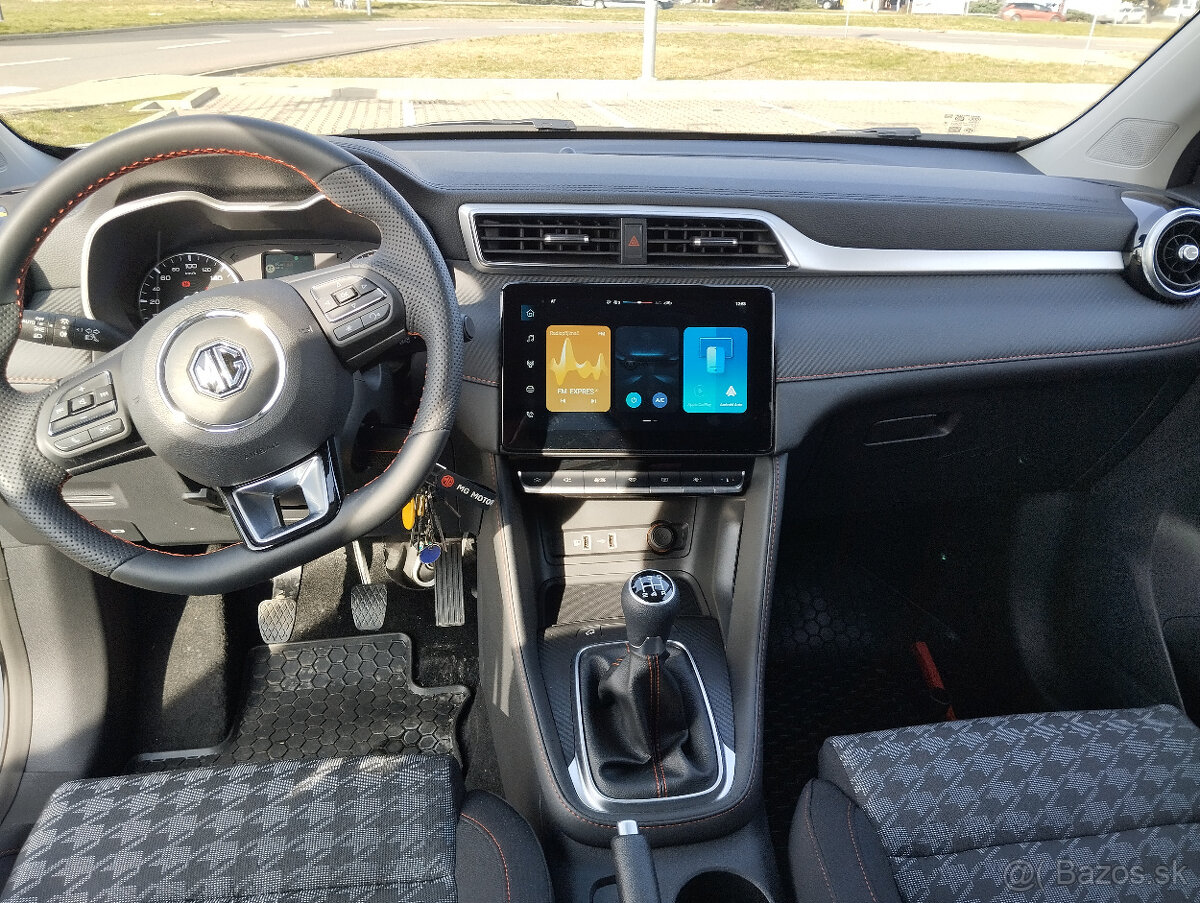 MG ZS ESSENTIAL PLUS 1.5 DVVT 5MT - 5