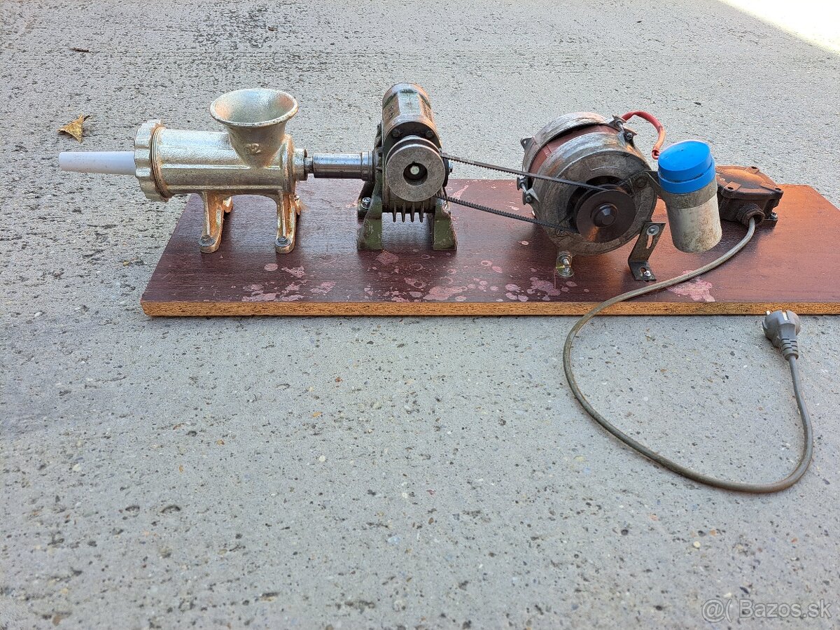 Mlynček s prevodovkou a motorom - 5