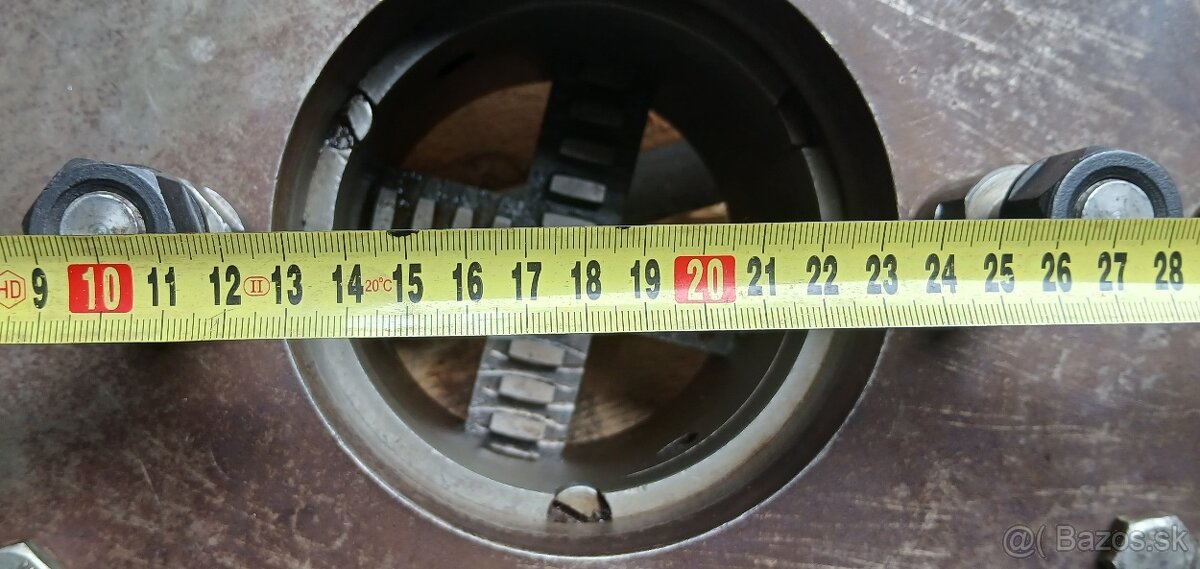 Na predaj 4-čeľusťová univerzála 315 mm na sústruh - 5