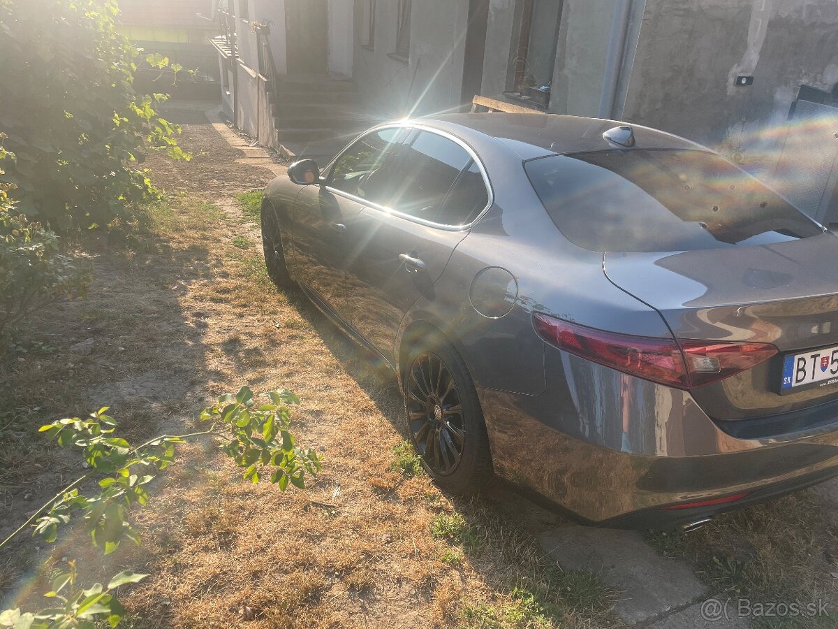 Alfa Romeo Giulia - 5