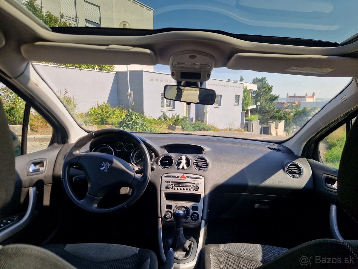 Peugeot 308 hatchback benzín 1,6 rok 2010 - 5