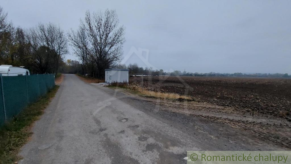 Pozemok vhodný na záhradu pri lesíku na predaj Holíč. - 5