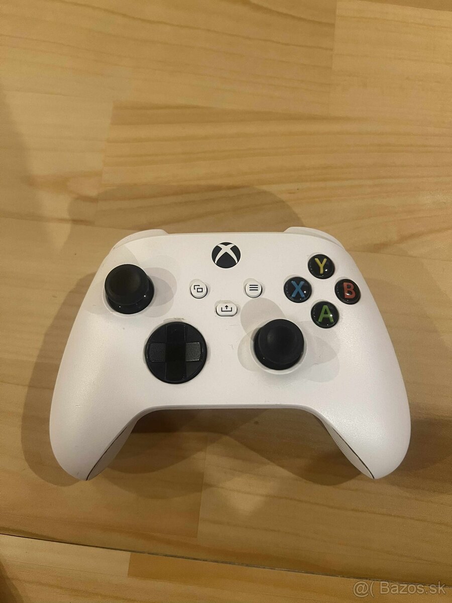 Predám Xbox One S + 2 originálne ovládače - 5