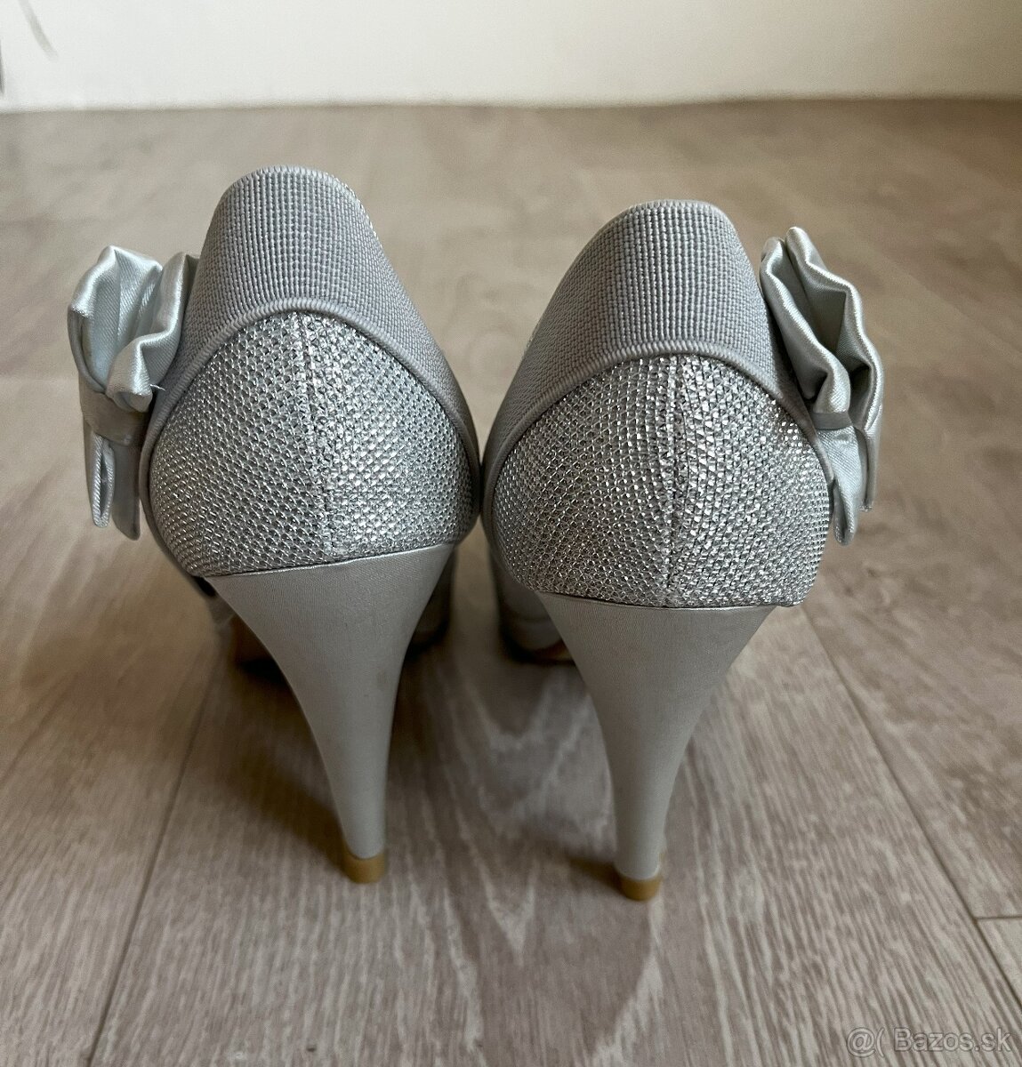 lodičky striebornej (trblietavej) farby č. 40 - 5