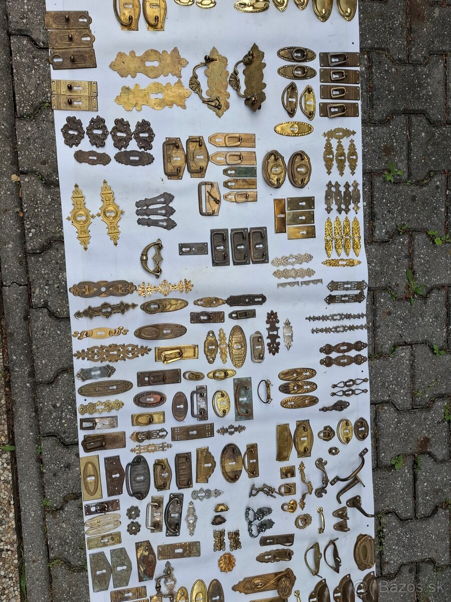 STAROŽITNÉ KOVANIA NA NÁBYTOK - 5