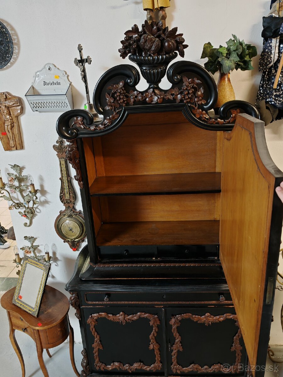 Starožitná vyrezávaná skriňa - 5