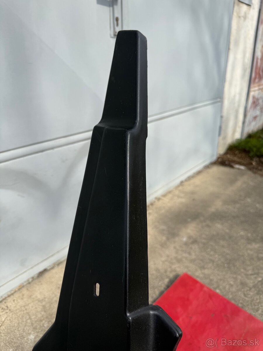 Manet korado bočný plast - 5