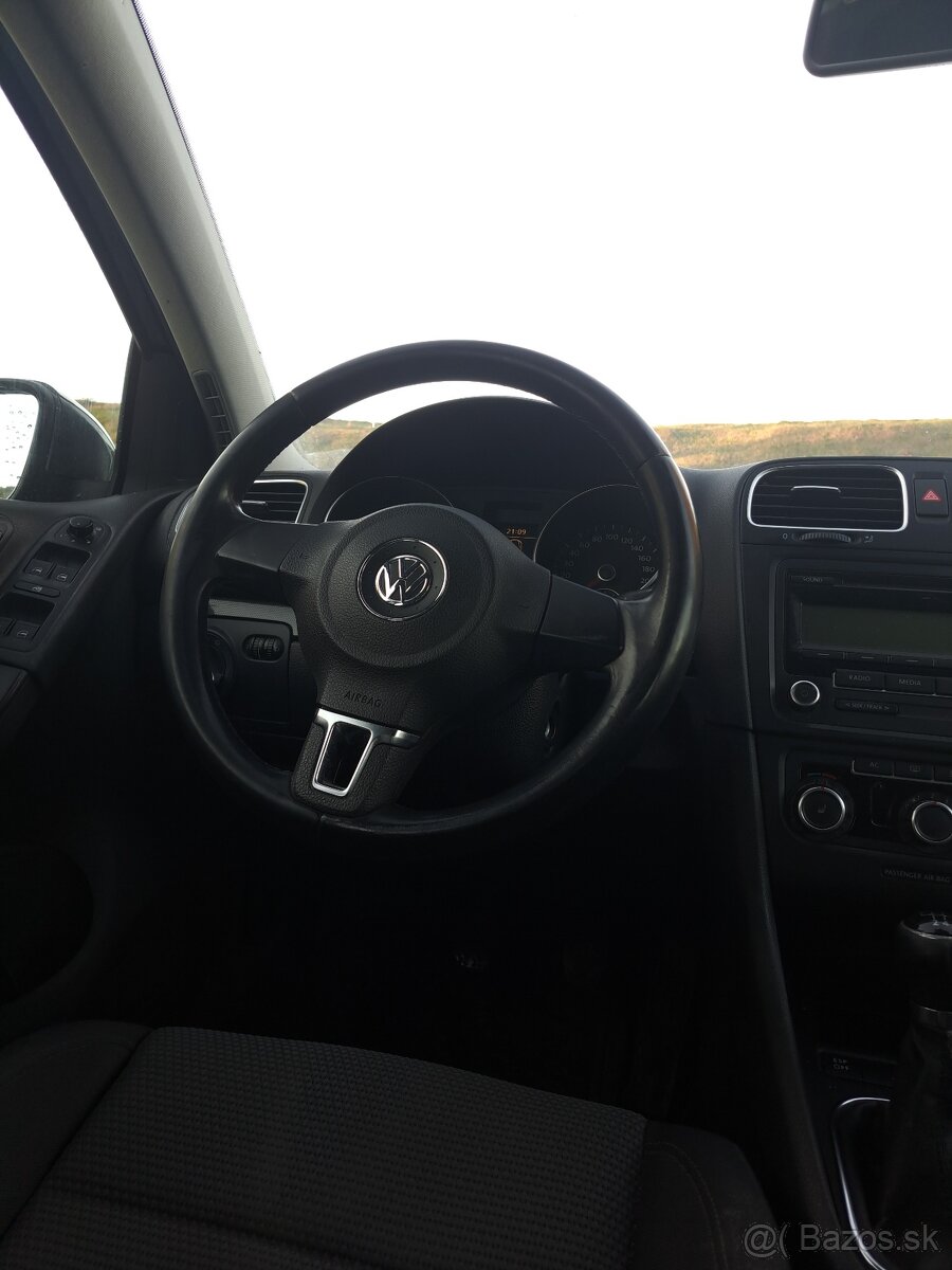 Predám Volkswagen Golf 1.4 TSI-benzín - 5