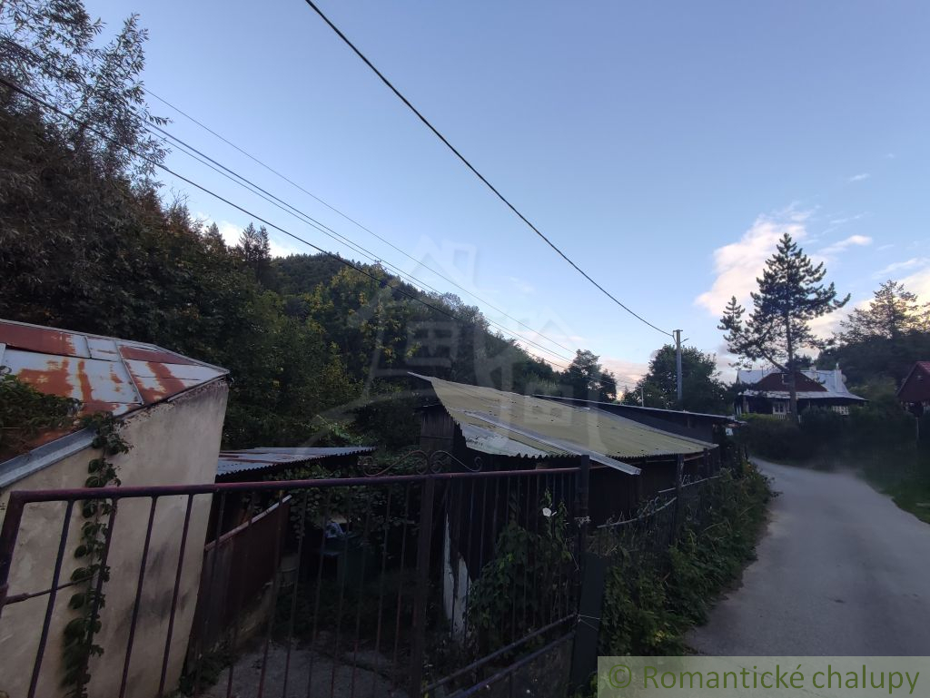 Ponúkame na predaj pozemok v Kolároviciach pri Bytči s roz - 5