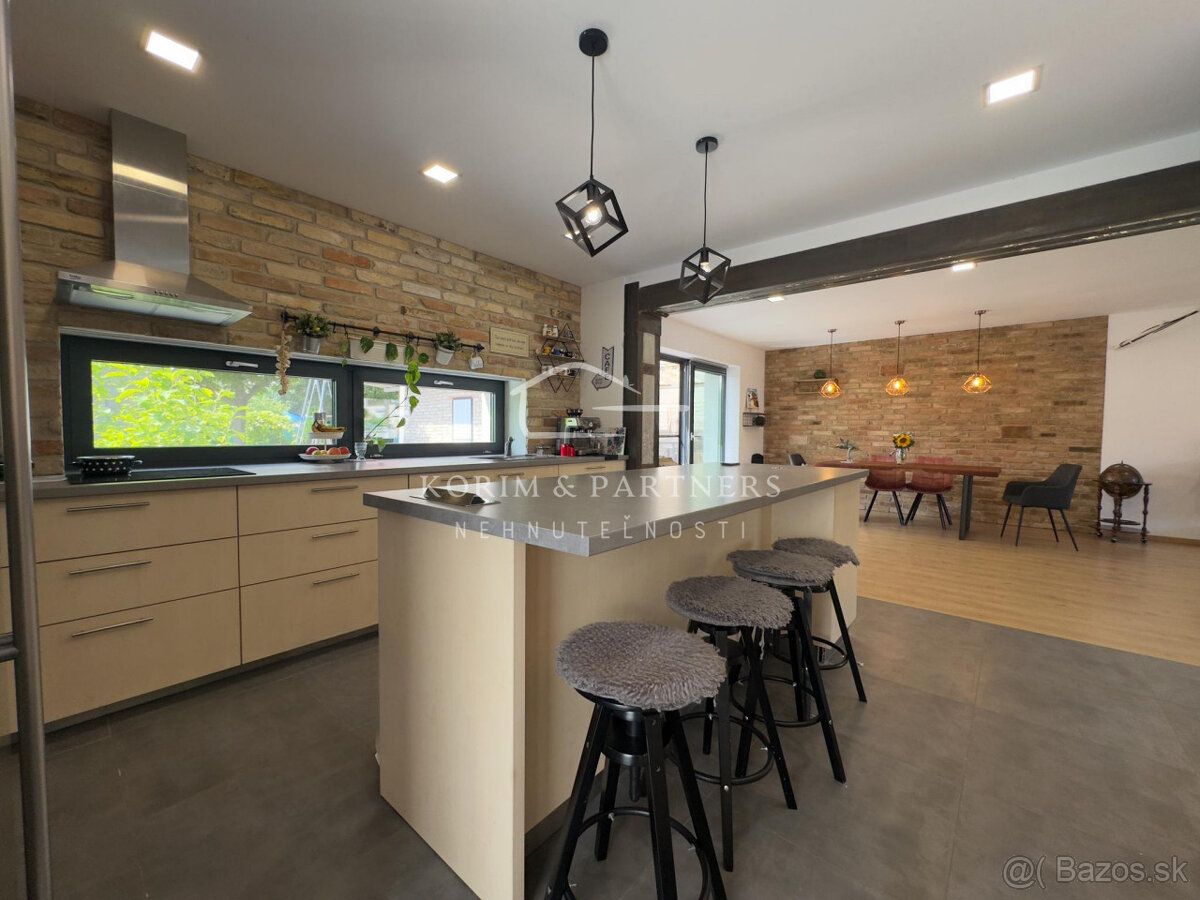 REZERVOVANÉ - Originálny rodinný dom na Leteckom poli, Komá - 5