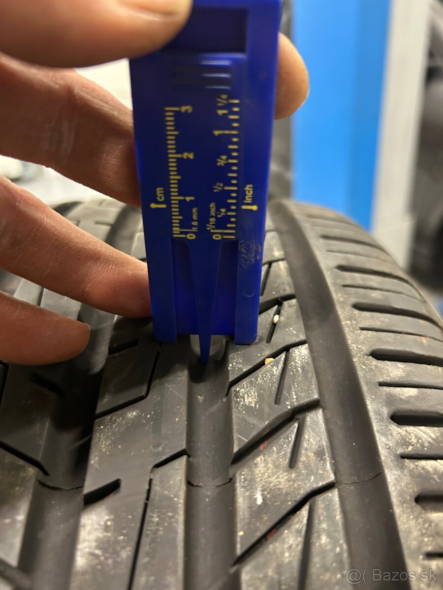 215/50R17 - 5