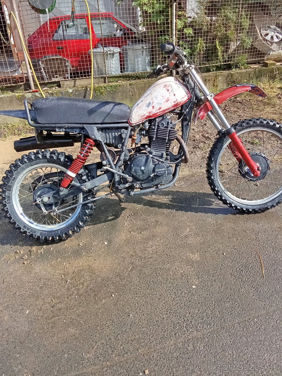 Suzuki dr500