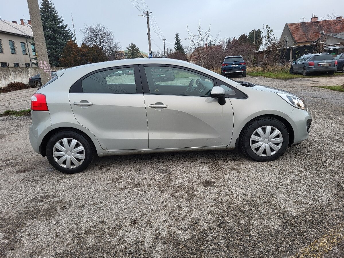 Kia rio - 5