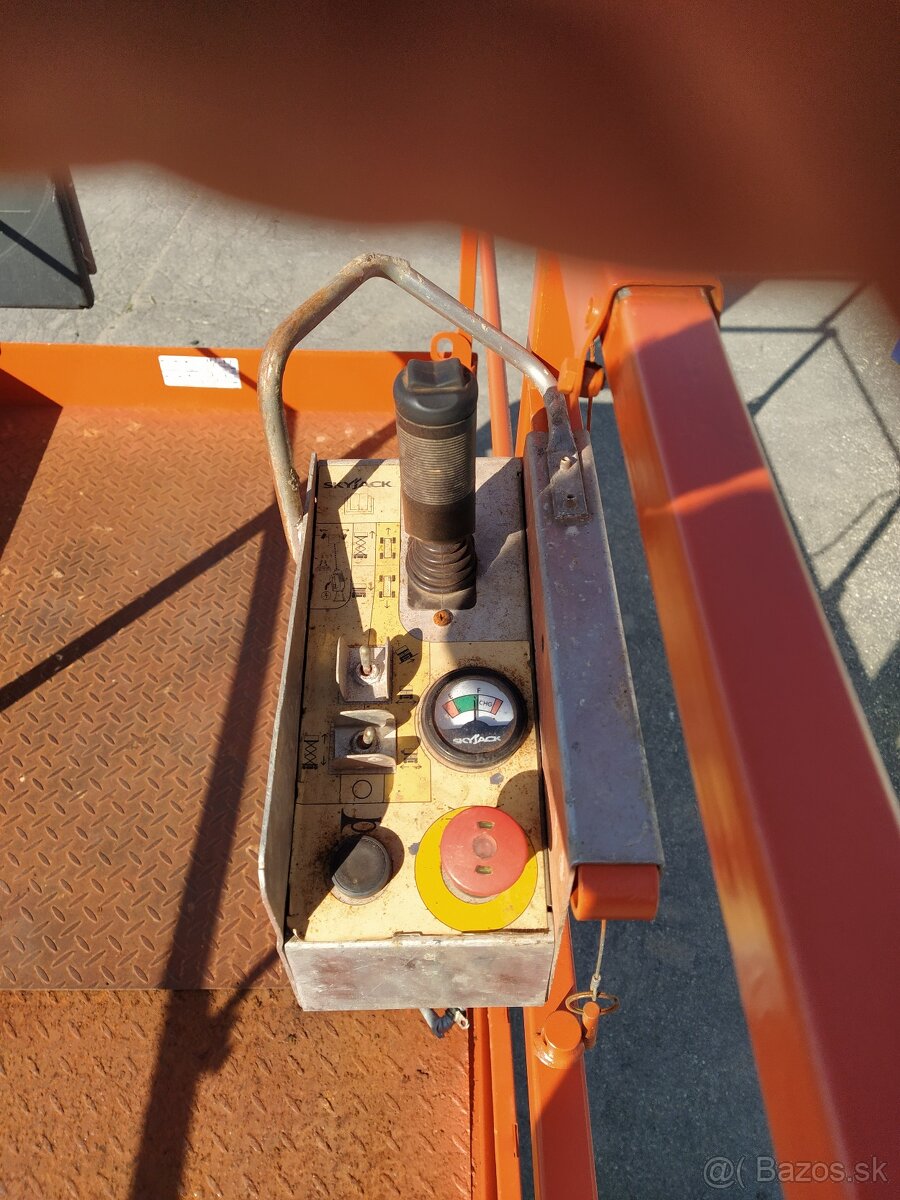 NOŽNICOVÁ PRACOVNÁ PLOŠINA 11.7m - 5