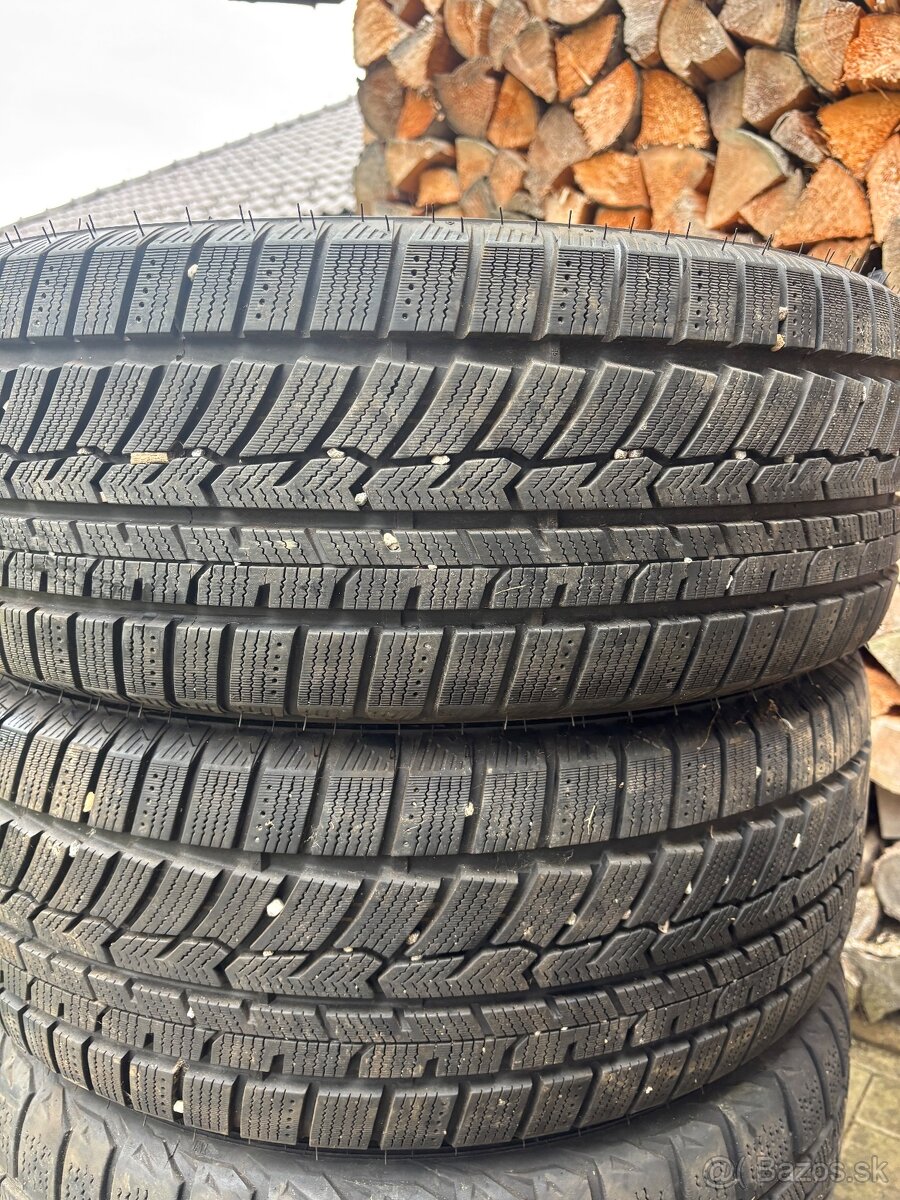 Predám zimné pneumatiky a plecháče Audi r16 - 5