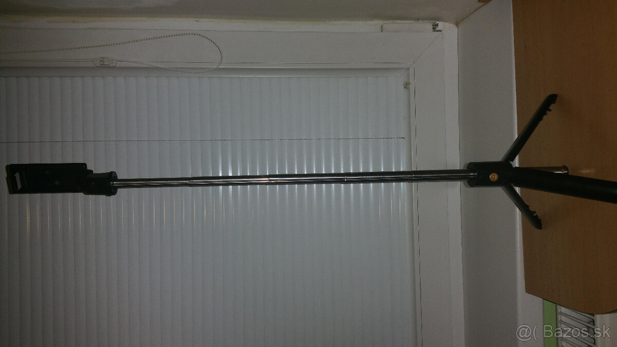 Bluetooth selfie tyč so vstavaným stojanom - 5