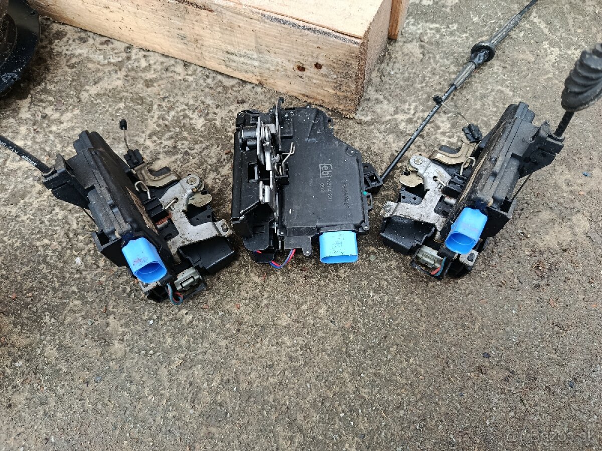 Motorčeky okien/ zámky dverí Škoda Octavia 2 - 5