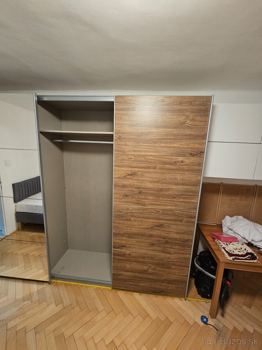 Šatníková skriňa - 5