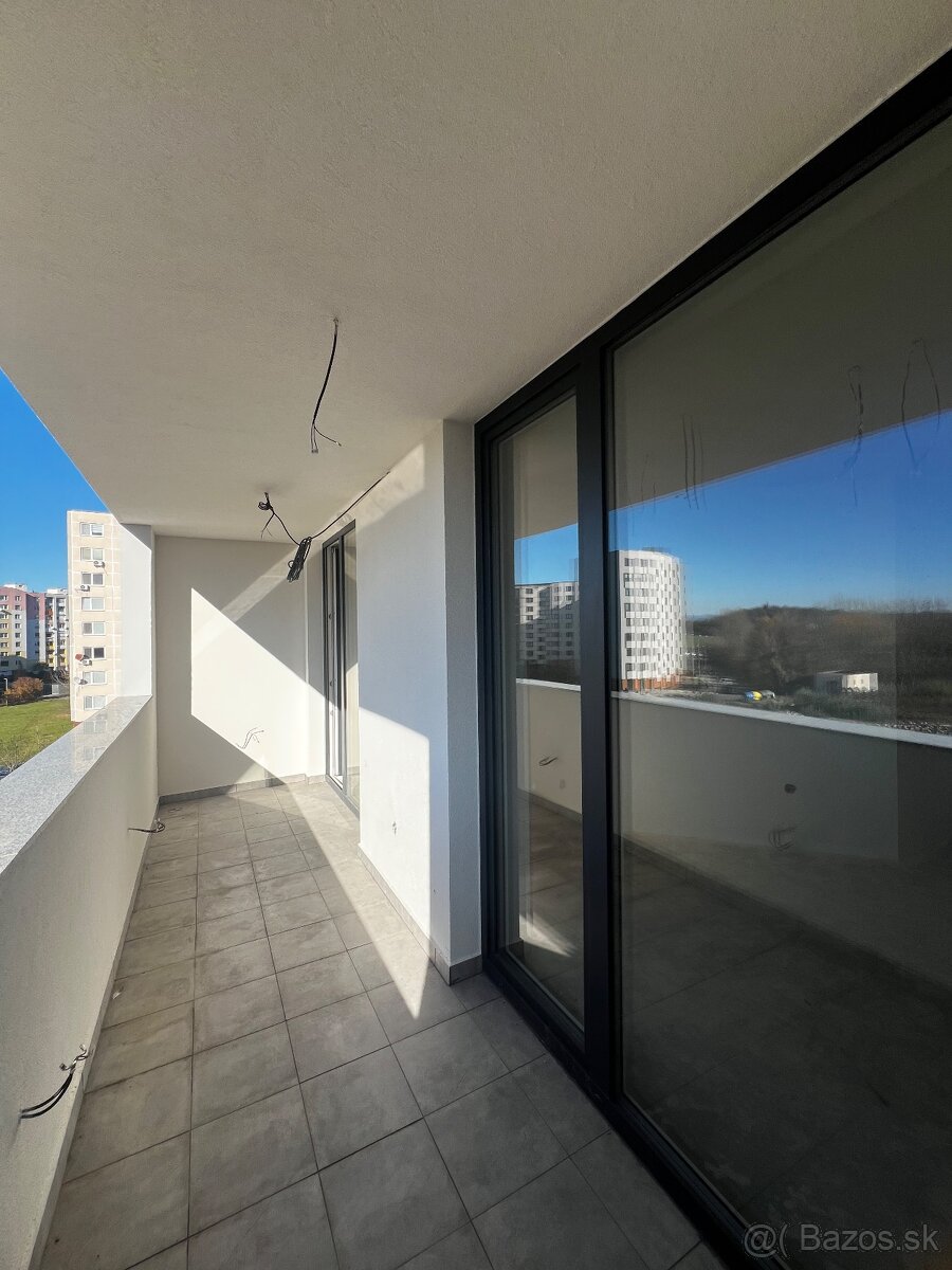 SIMI real - novostavba- 3 izbový byt s lódžiou s každej izby - 5